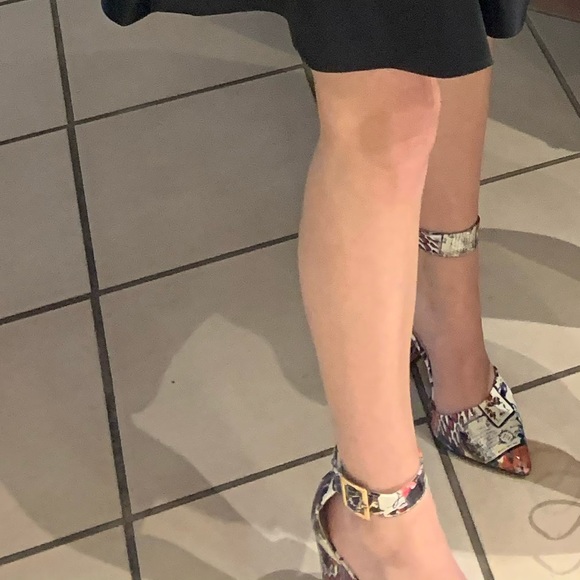 Mary Jane graffiti heels!!🤩 - Picture 6 of 8